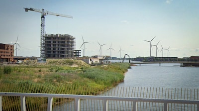 Dat je geen bezwaar meer kunt maken tegen windturbines in de polder, daar is een omwonende bang voor