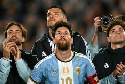 Lionel Messi sluit in stijl af als international van Argentinië: penalty in de kruising en twee assists