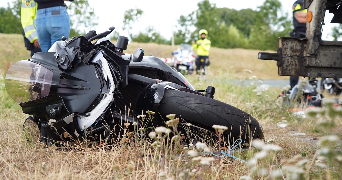 Motorrijder gewond na botsing met vrachtwagentrailer in Bleiswijk