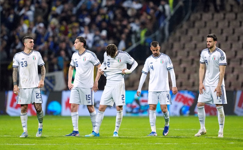 Disillusioned Italian players after the World Cup elimination against Bosnia and Herzegovina. 
