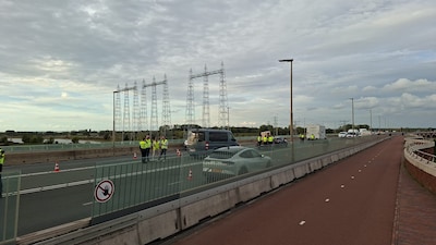 Eén aanhouding, één rijbewijs kwijt en bijna dertig andere overtredingen bij grote verkeerscontroles