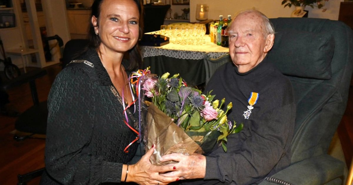 90-jarige Ben Bronsema krijgt koninklijke onderscheiding in Voorschoten