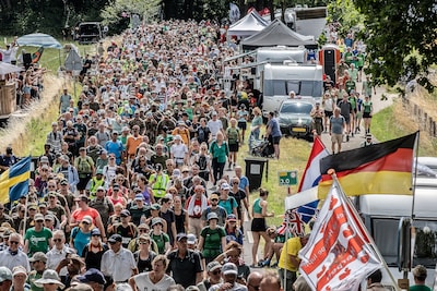 Uitzwaaimoment voor Vierdaagsewandelaars in Boxtel