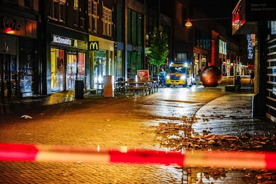 Minderjarige jongen zwaargewond bij steekincident in Enschede, ook 21-jarige man gewond