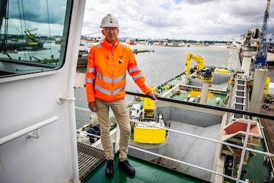Gigantische valpijp en ruimte voor 45 miljoen kilo stenen: dit megaschip moet sabotage op zee voorkomen