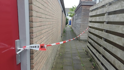 Witte pakken en politielint na dood van jongen (12) in Eerbeek, buren reageren aangeslagen