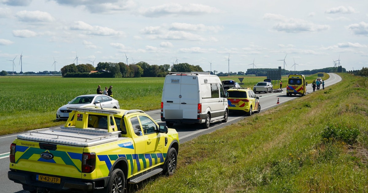 Ernstig ongeluk met auto en motor: N307 bij Dronten dicht