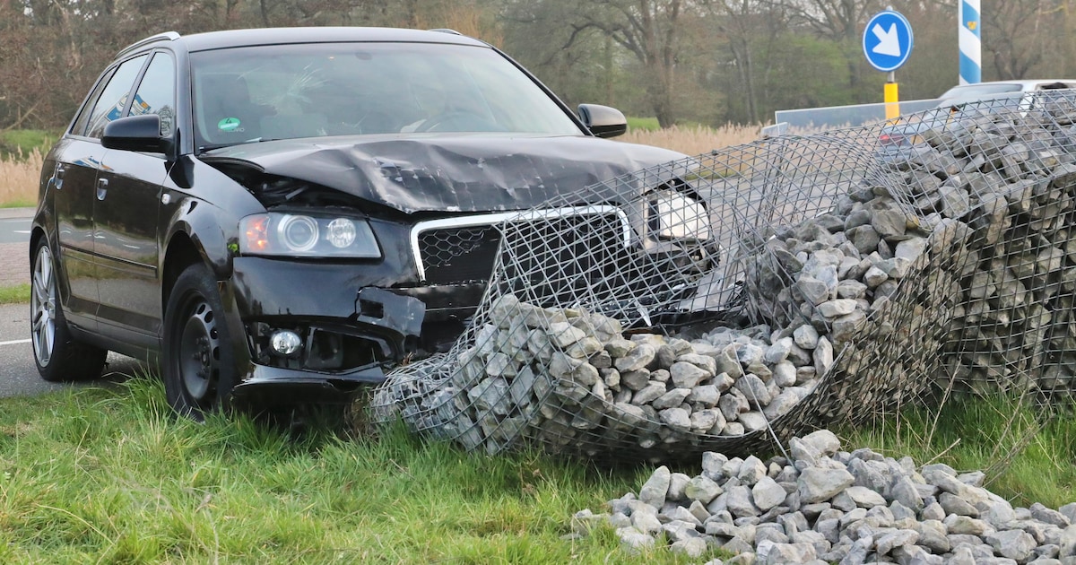 Automobilist ramt muur in Heemskerk