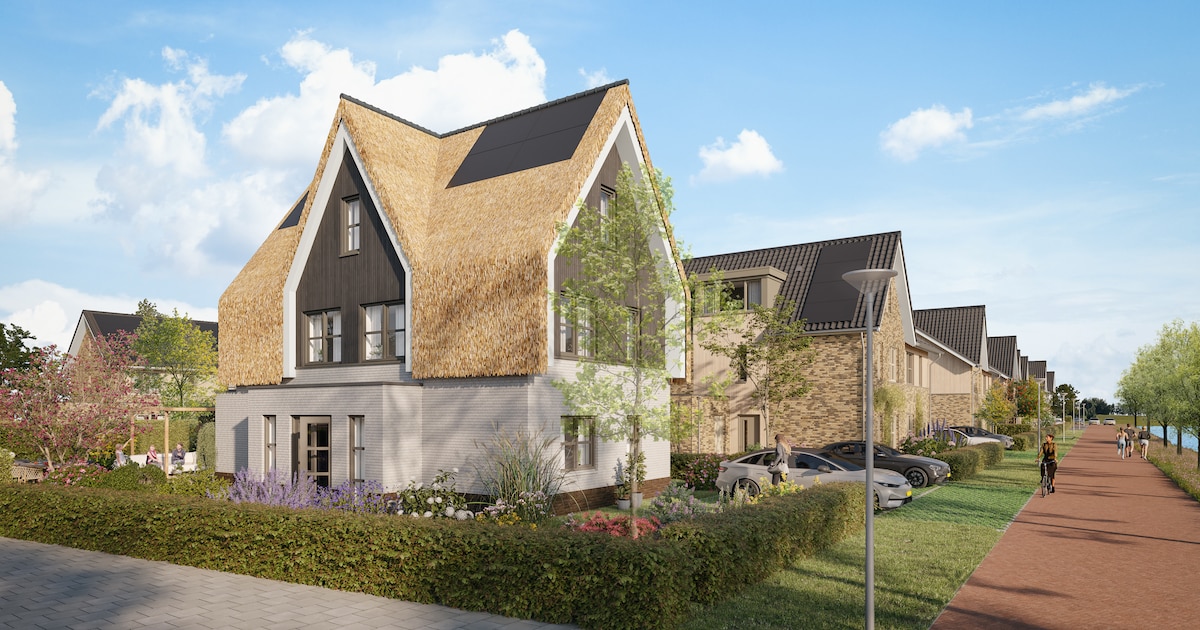 Potentiële kopers lopen over levensgrote plattegrond van nieuwe woningen in Waelhoven