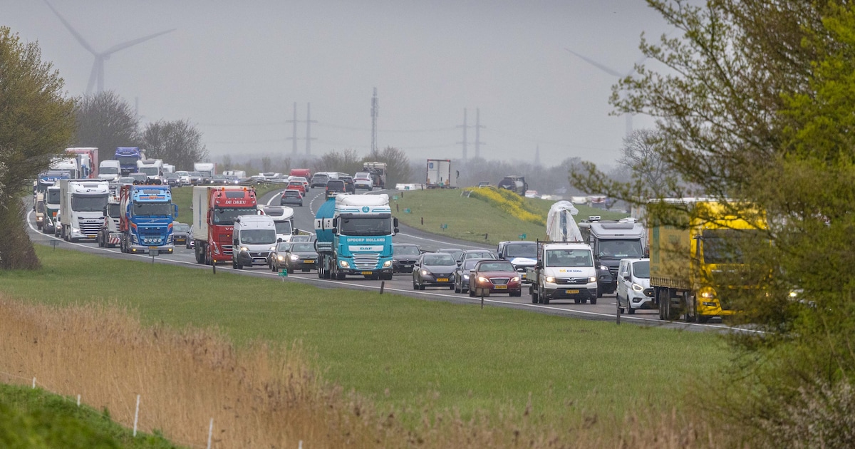 Rijstrookafsluiting op A58 zorgt opnieuw voor file, naar verwachting zaterdag opgelost