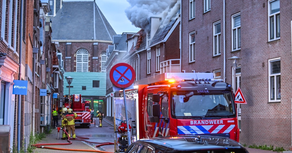 Vrouw (61) overleden na flatbrand Oude Koemarkt in Sneek