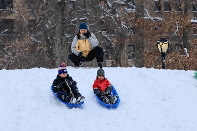 children-play-in-the-snow-in-manhattan-new-york-city-u-s-december-27-2025-reuters-kena-betancur