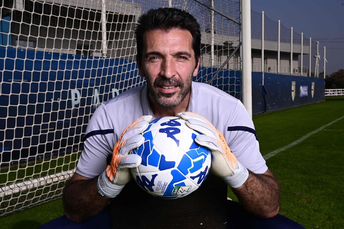 Gianluigi Buffon kan geen afscheid nemen van het voetbal en gaat bij ...