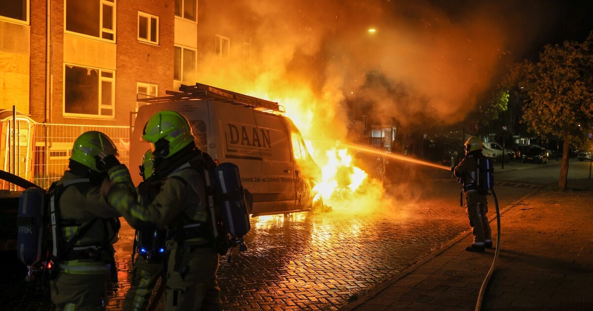 Bestelbus verwoest door brand in Beverwijk