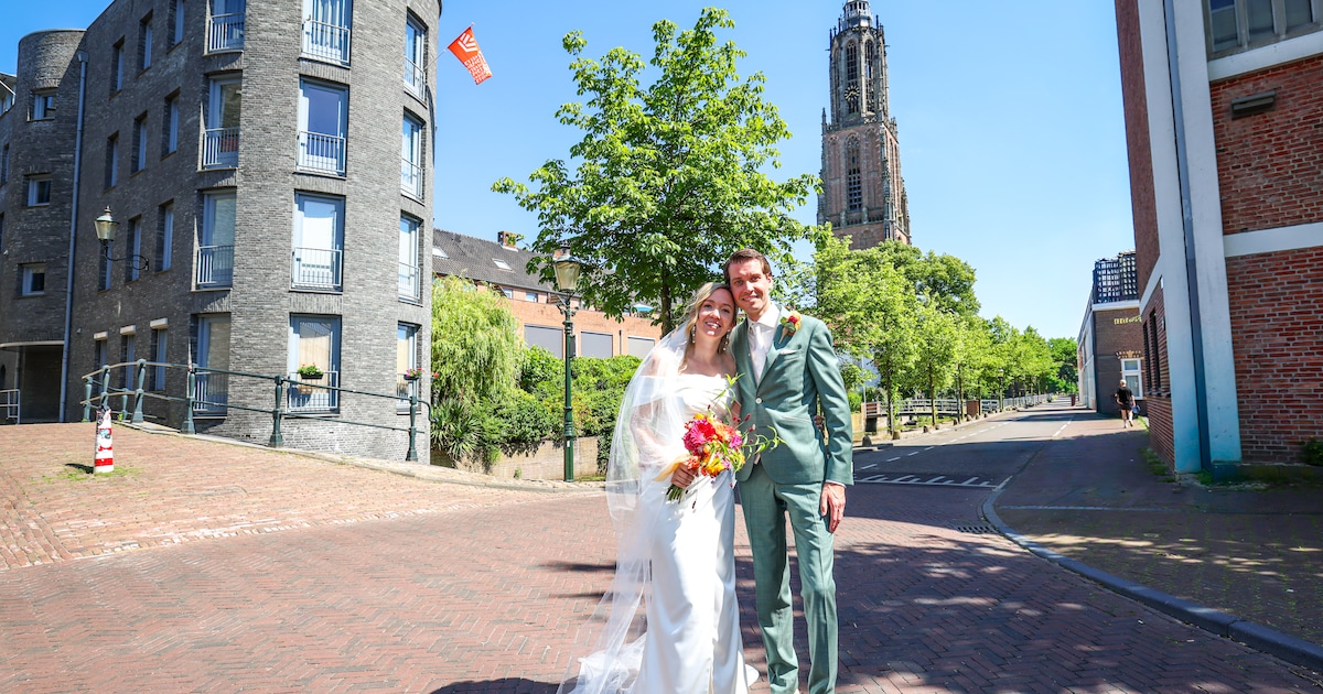 Rianne en Sander zien de Onze Lieve Vrouwetoren vanuit hun huis, nu trouwen ze er: ‘Een icoon van de