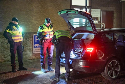 Politie houdt grote taxicontrole in Amersfoort, meerdere bekeuringen uitgedeeld