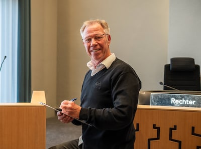 René (66) begeleidde 100.000 zaken op de rechtbank en maakte indruk als ‘Reetje Roffel’: ‘Voor mij d