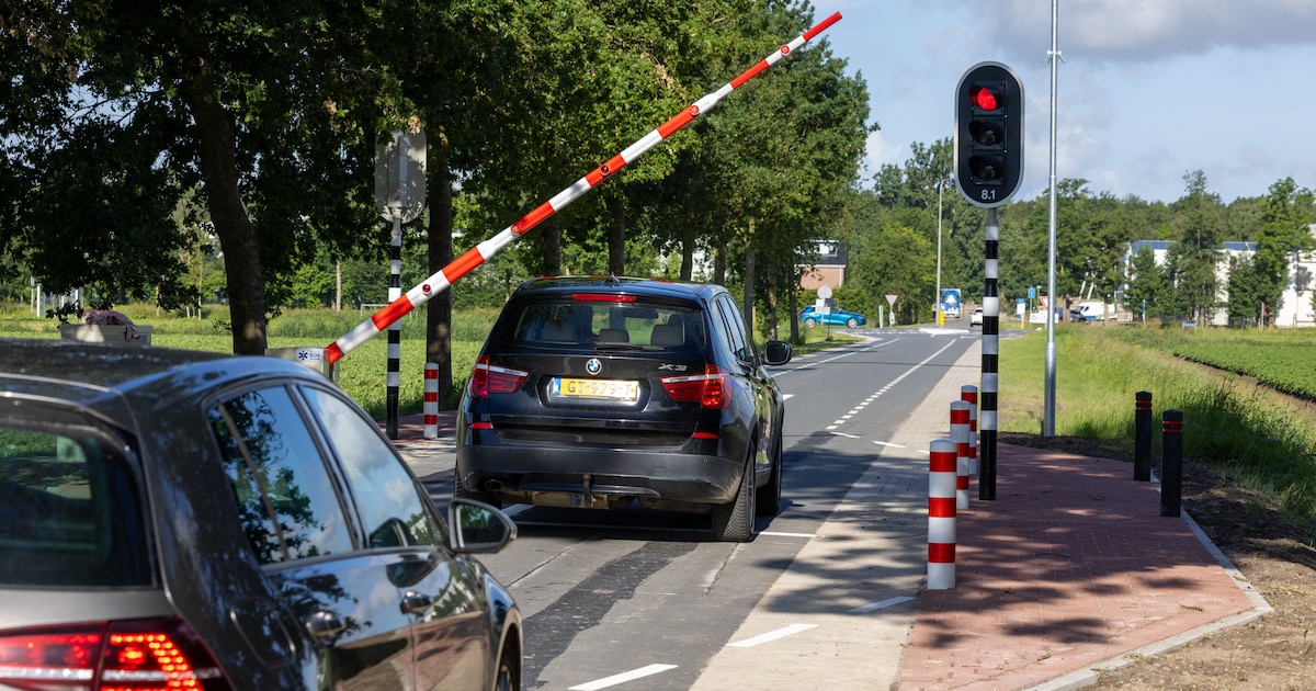 Automobilist draait raampje open, kijkt verbaasd naar de slagboom: ‘Wie bedenkt dit?’