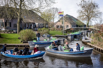 Giethoorn feels impact of war: Asian tourists stay away, businesses hope for Europeans