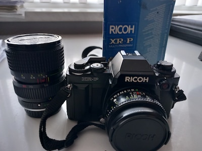 Huub is na bijna 60 jaar zijn trouwring kwijt, Louis geeft oude camera’s weg