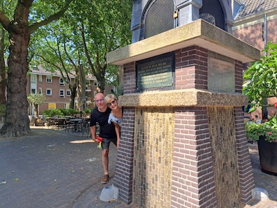 Dwalen in een verlaten kindertehuis: geocachers Wilma en Chris komen op de bizarste plekken