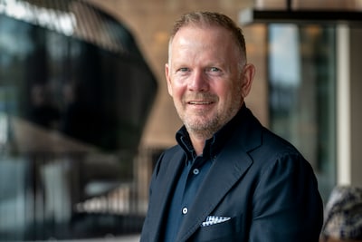 Nadat hij miljardair werd, volgde een ‘kloteperiode’; nu koopt Robert van der Wallen restaurant met 