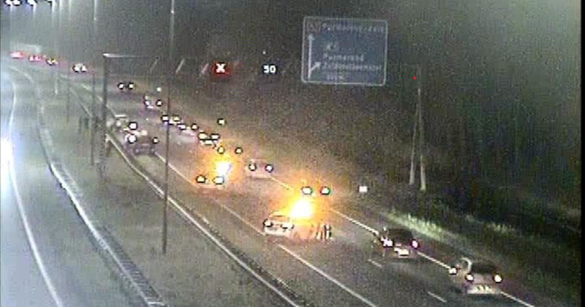 Vier voertuigen botsen op A7: linkerrijstrook dicht