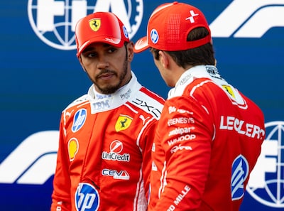 Spanning bij Ferrari? Lewis Hamilton wil gedragsregels na incident met Charles Leclerc: ‘Ík race niet onsportief’