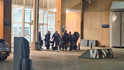 Alarmbellen bij de PI in Dordrecht: teams uitgerukt voor illegaal smokkelwaar