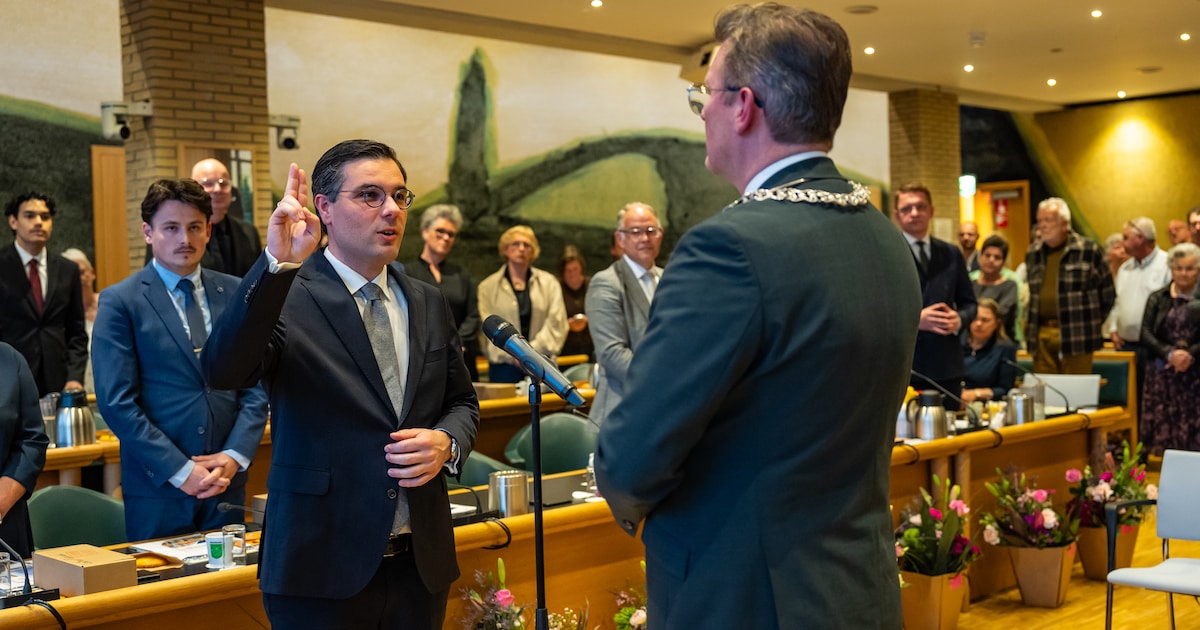 Nieuwe gemeenteraad van Ridderkerk geïnstalleerd in bomvolle zaal met vrienden en familie
