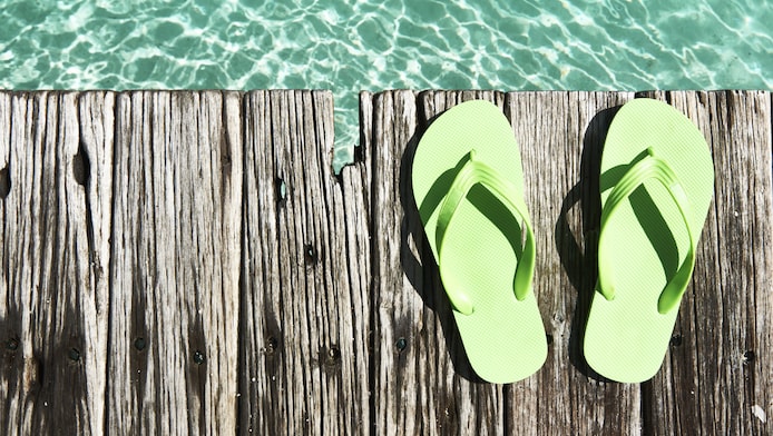 Slippers met stof tussen de tenen online