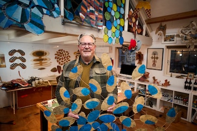 Ton Geers maakt kunst die kan vliegen: ‘Het is echt monnikenwerk, en ik vind het heerlijk’