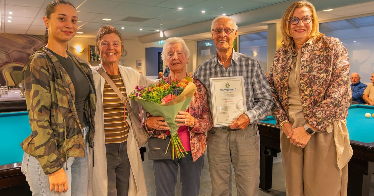 Gemeente deelt Schager Compliment uit aan vrijwilligers Alie en Cor