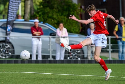 Topscorer Wade maakt er vijf in 104 minuten, maar is supersub: ‘Wil vanaf de basis belangrijk zijn’