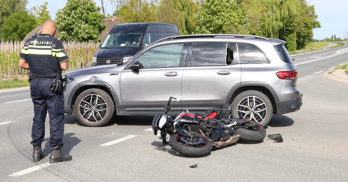 Motorrijder gewond na botsing met auto op de N320 in Lienden