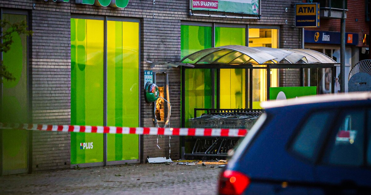 Plofkraak bij supermarkt in Burgum, verdachten met scooter de vlucht