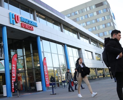 Hogeschool Utrecht krabbelt terug, Kerstmis en Pasen toch weer in jaarrooster: ‘Niet ingeschat dat h