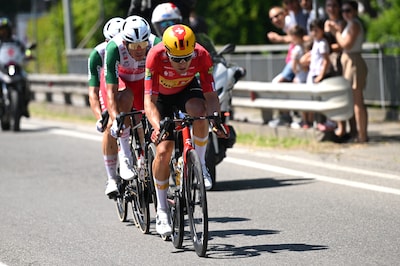 Vier vluchters komen als eerste door in lokaal circuit Milaan, kansen voor Dylan Groenewegen