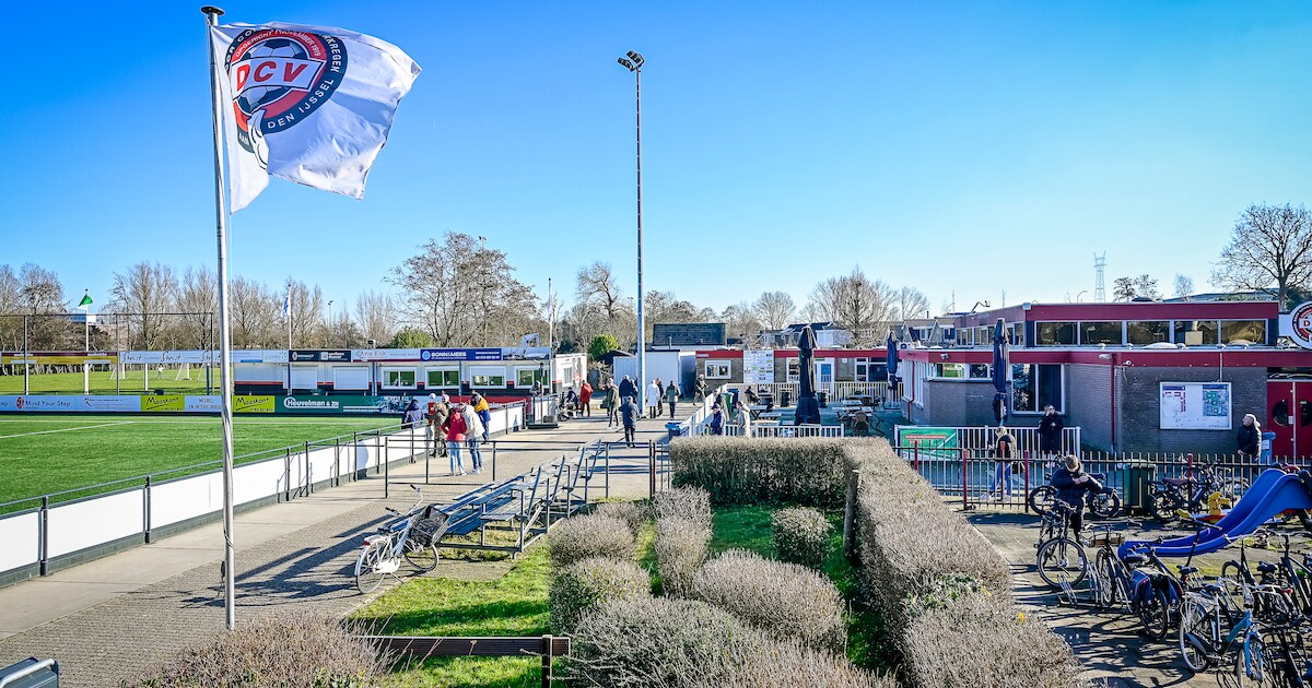 Opknapbeurt sportcomplex valt niet in de smaak bij buurtbewoners: 'Het werkt redelijk benauwend'
