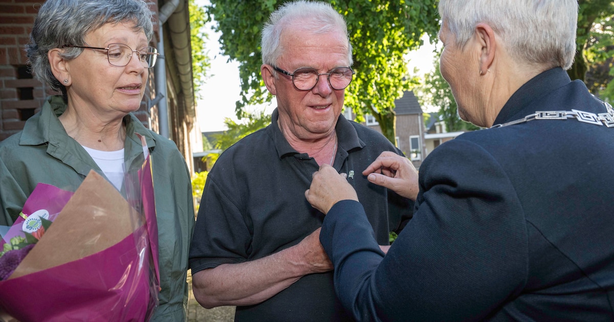 Burgemeester verrast oud-ED-correspondent Rinus van Houts na 34 jaar schrijven over Someren