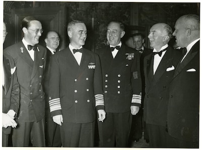 Inspecteur-generaal al 80 jaar ‘de smeerolie’ bij defensie