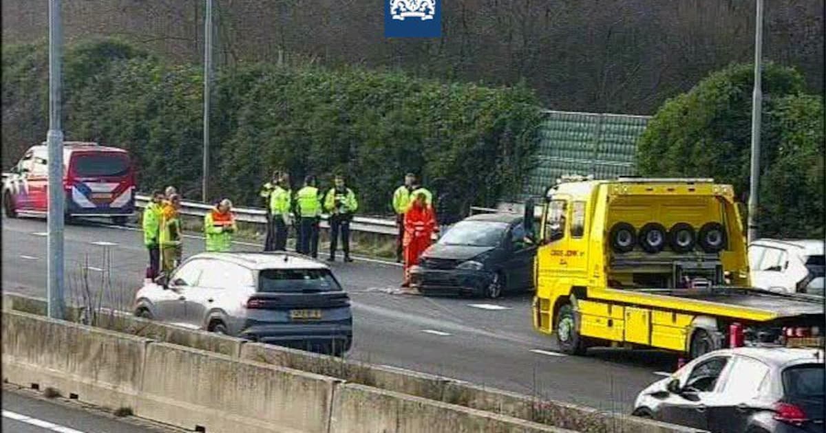 Twee rijstroken A7 dicht na ongeval bij Wijdewormer