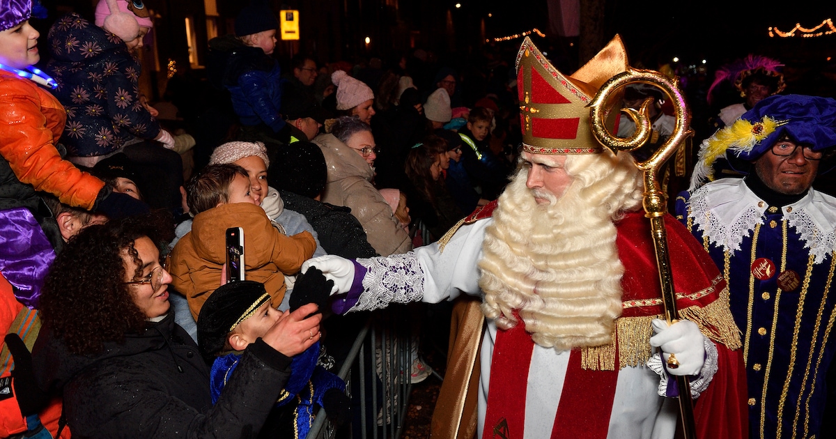 Sinterklaas arriveert in Schagen: feestelijke intocht door de stad