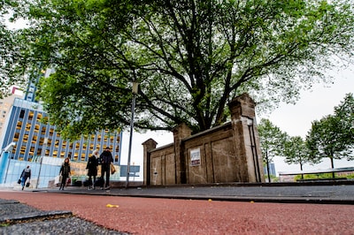 Deportatieherdenking Rotterdam verstoord door betogers tegen ambassadeur Israël