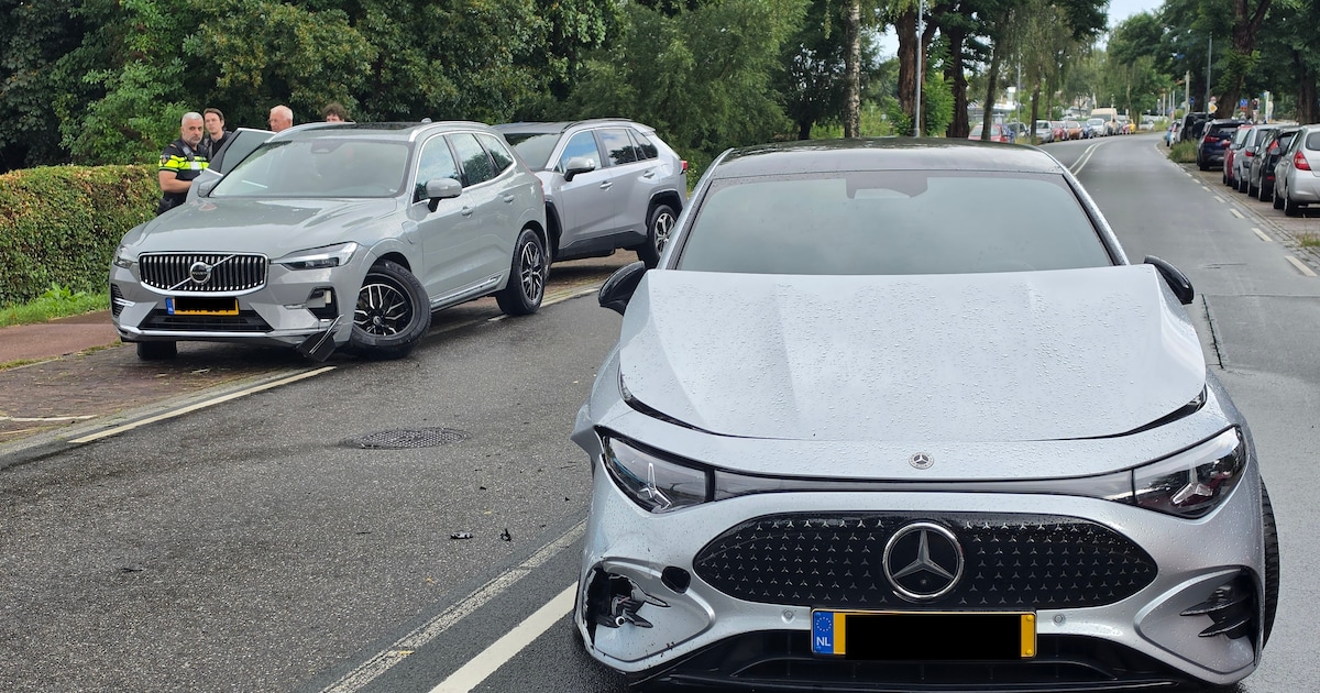 Twee auto's betrokken bij botsing in Wageningen