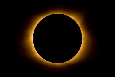 Miljoenen neuzen dezelfde kant op als de zon verdwijnt: dit is waarom de eclips ons zo fascineert