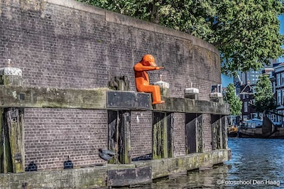 Kijk eens wie er weer op zijn vertrouwde plekje zit! Het Leemmannetje is terug
