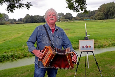 Muzikant Rien de Bruin van The Amazing Stroopwafels overleden