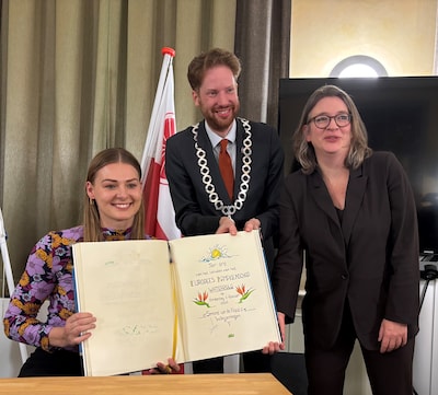 Wageningen huldigt Europees waterpolokampioen Simone van de Kraats