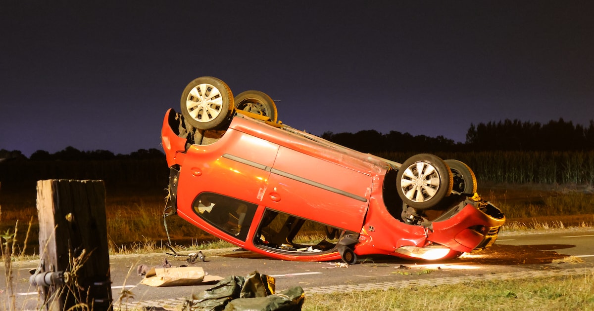 Auto slaat over de kop bij eenzijdig ongeval in Renswoude